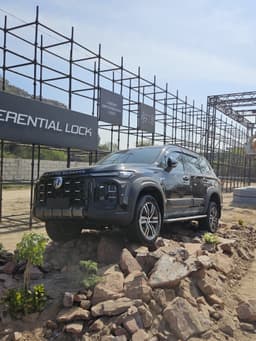 Mg Majestor Front Left Three Quarter