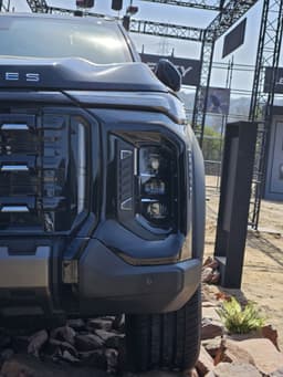 Mg Majestor Front Right Three Quarter