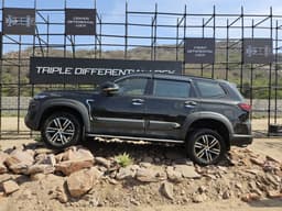 Mg Majestor Front Right Three Quarter