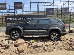 Mg Majestor Front Right Three Quarter