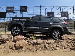 Mg Majestor Front Right Three Quarter