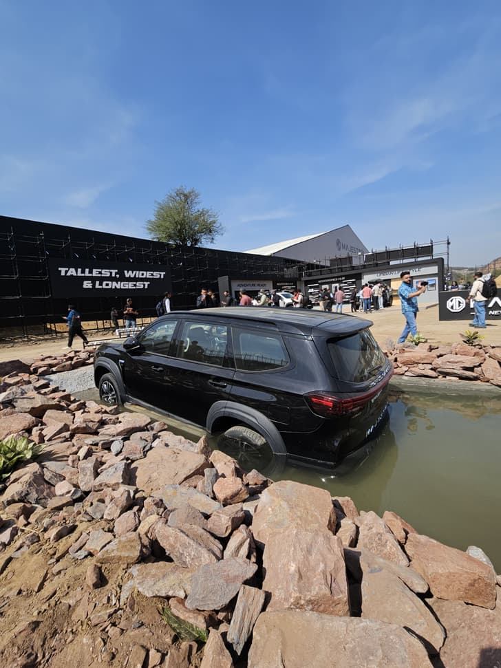 Mg Majestor Rear View