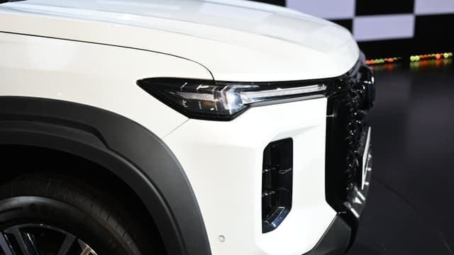 Headlight Image - 18176