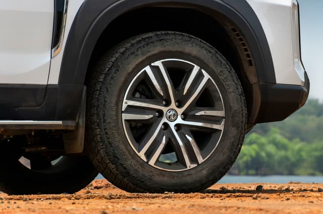 Color Silver, Black Image - 34995