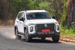 Mg Majestor Front Right Three Quarter