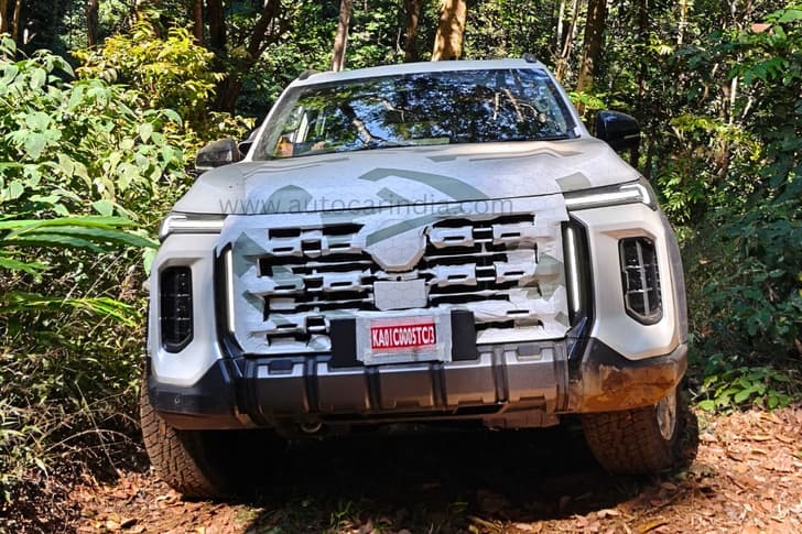 Mg Majestor Front Left Three Quarter Partially Present