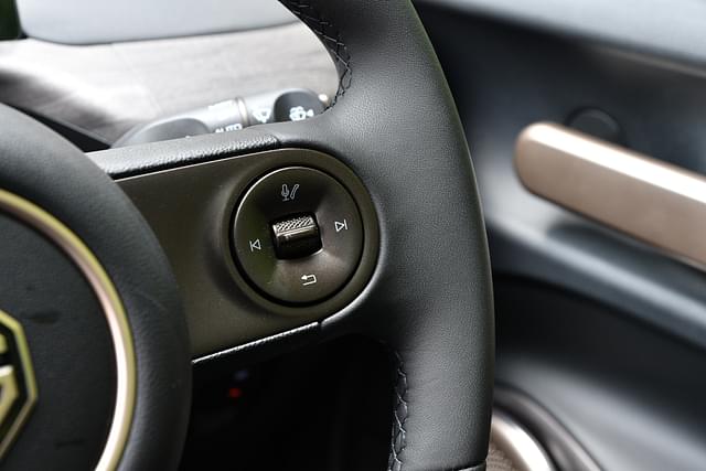 Steering Wheel Image - 3616
