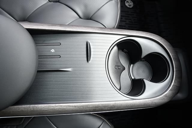 Center Console Cup Holders Image - 3643
