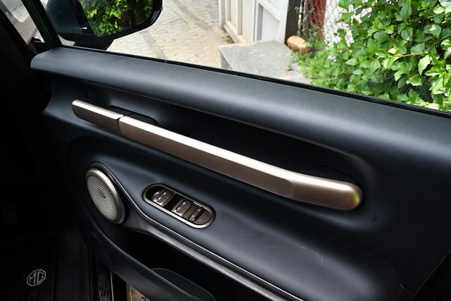 Door Controls Image - 3673