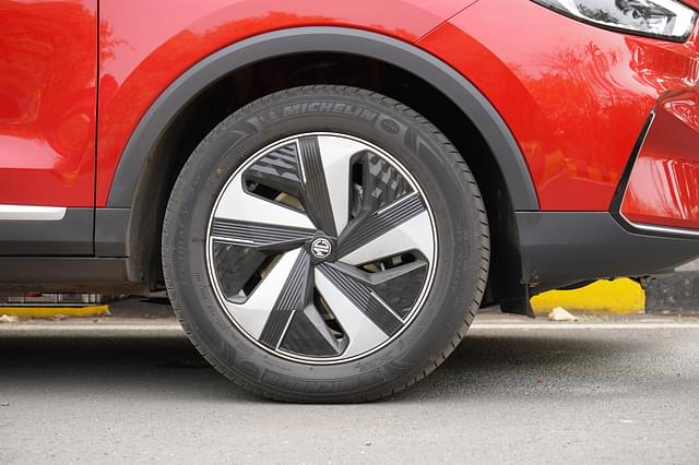 Alloy Wheels Image - 4052