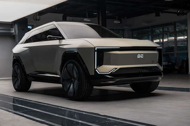 Front Left Three Quarter Image - 33386