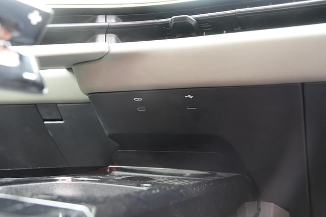 Charging Ports Image - 8002
