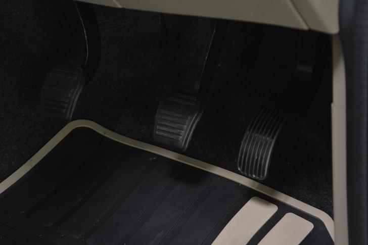 Mahindra Bolero Neo Foot Controls