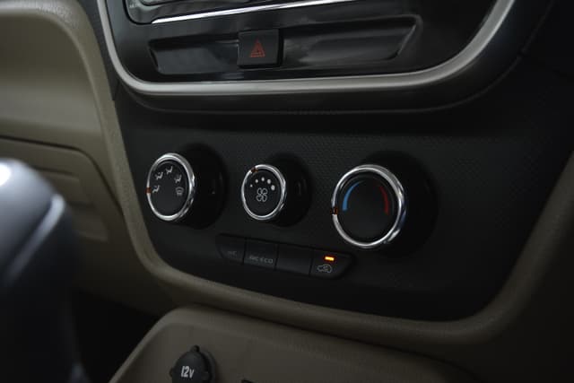 12V Power Outlets Image - 9024