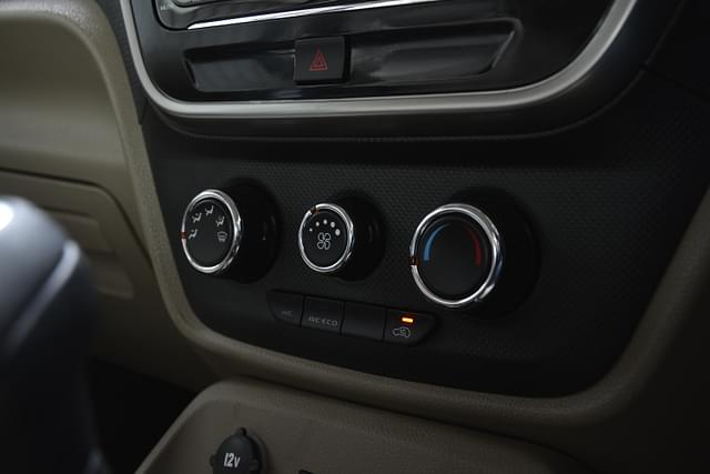12v Power Outlets Image - 9024