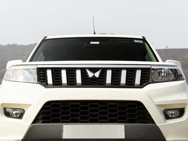 Mahindra Bolero Neoplus Front View