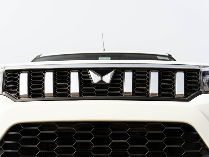 Mahindra Bolero Neoplus Front View