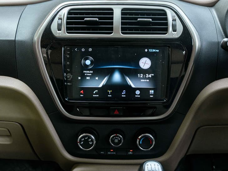 Mahindra Bolero Neoplus Dashboard