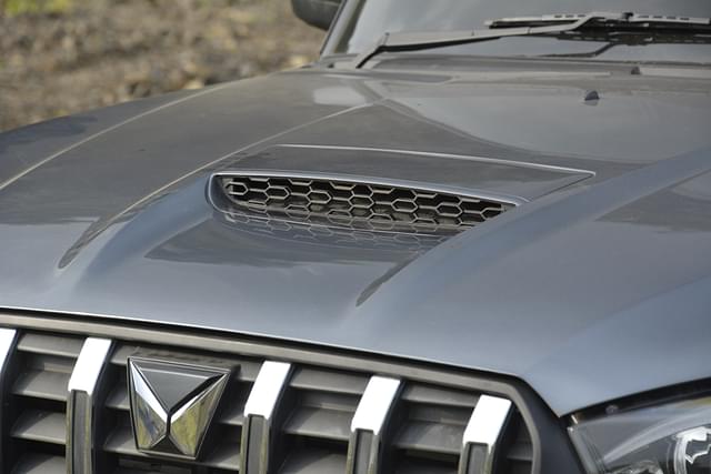 Closed Bonnet Image - 7383