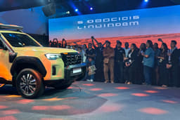Mahindra Scorpio Lifestyler Front Left Three Quarter
