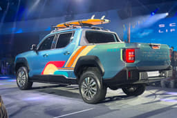 Mahindra Scorpio Lifestyler Rear Right Three Quarter
