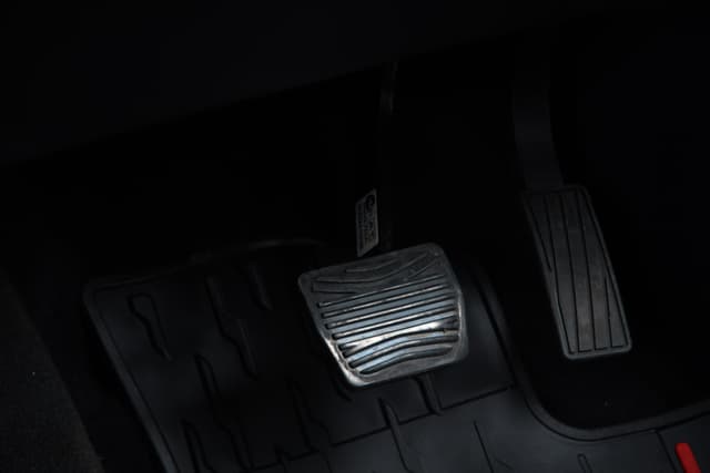 Foot Controls Image - 4678
