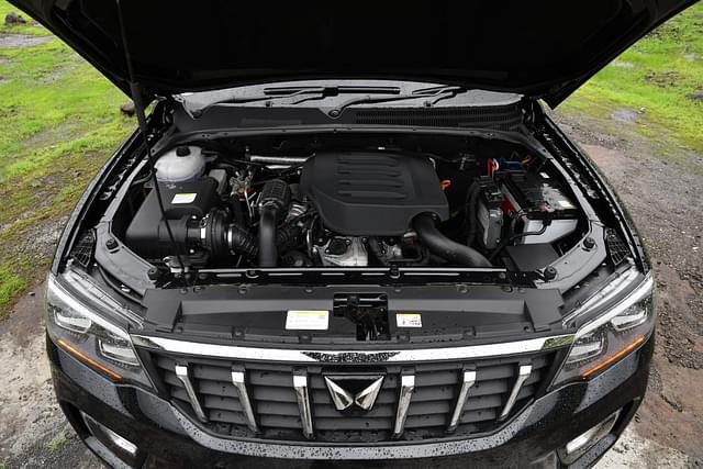 Open Bonnet Engine Shot Image - 4684