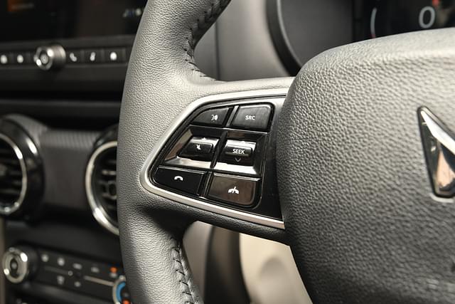 Steering Wheel Image - 1215
