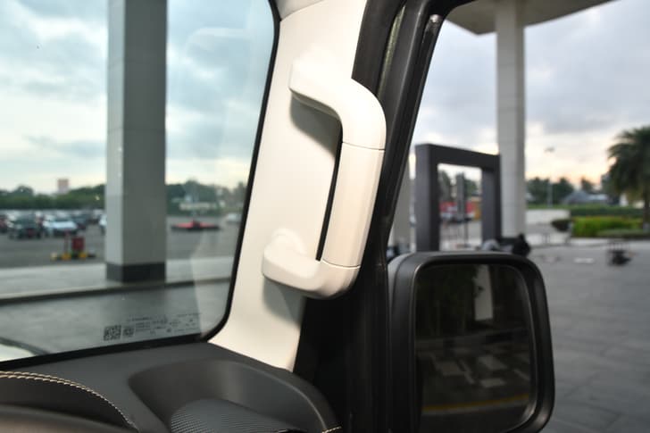 Mahindra Thar Roxx Side Glass Housing