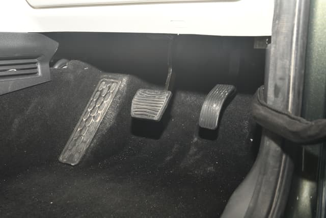 Foot Controls Image - 1227