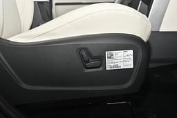 Mahindra Thar Roxx Color Ivory
