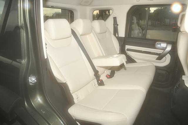 Rear Armrest Cup Holders Image - 1260