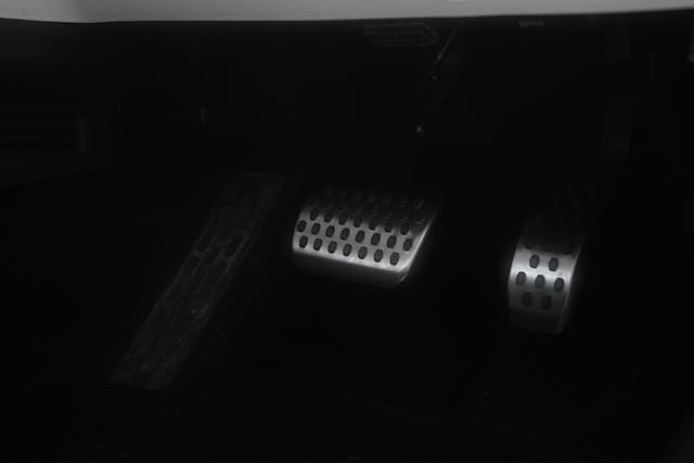 Foot Controls Image - 1294