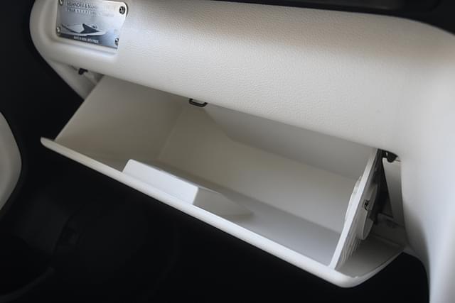 Glove Box Image - 1310