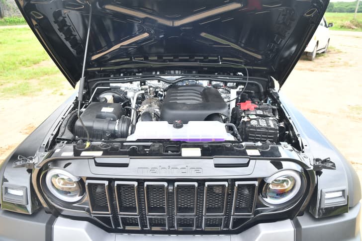Mahindra Thar Roxx Color Black