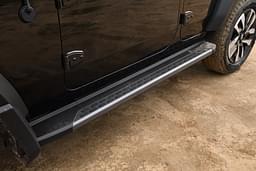Mahindra Thar Roxx Color Black