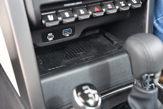 12V Power Outlets Image - 1386