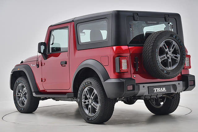 Front Right Three Quarter Image - 33063