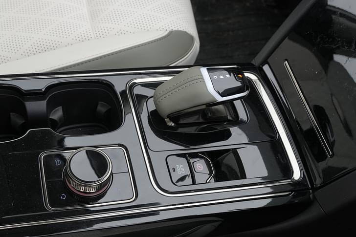Mahindra Xev 9e Console Storage