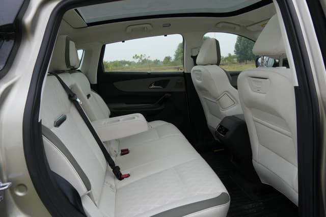 Rear View Image - 495