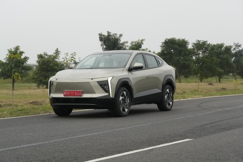 Mahindra XEV 9e Front Left Three Quarter