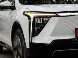 Mahindra Xev 9s Body Colored Bumpers