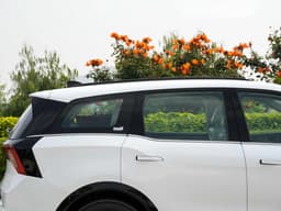 Mahindra Xev 9s Rear Right Three Quarter