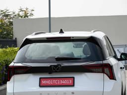 Mahindra Xev 9s Rear Windshield