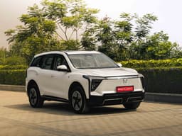 Mahindra Xev 9s Front Left Three Quarter