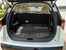 Mahindra Xev 9s Boot Space