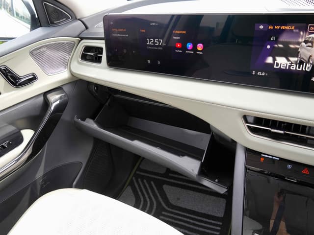 Glove Box Image - 30544