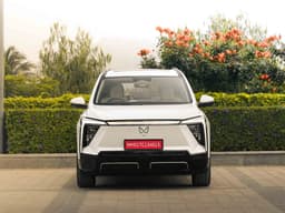 Mahindra Xev 9s Front View