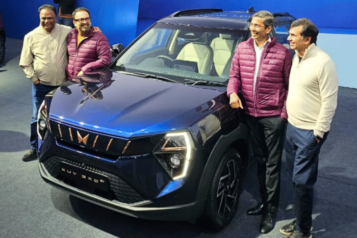 Mahindra Xuv 3xo Ev Front Right Three Quarter