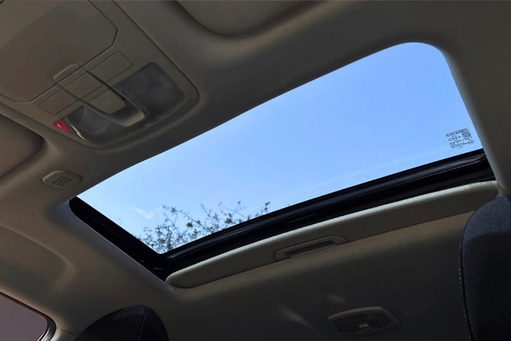 Mahindra Xuv 3xo Ev Sunroof